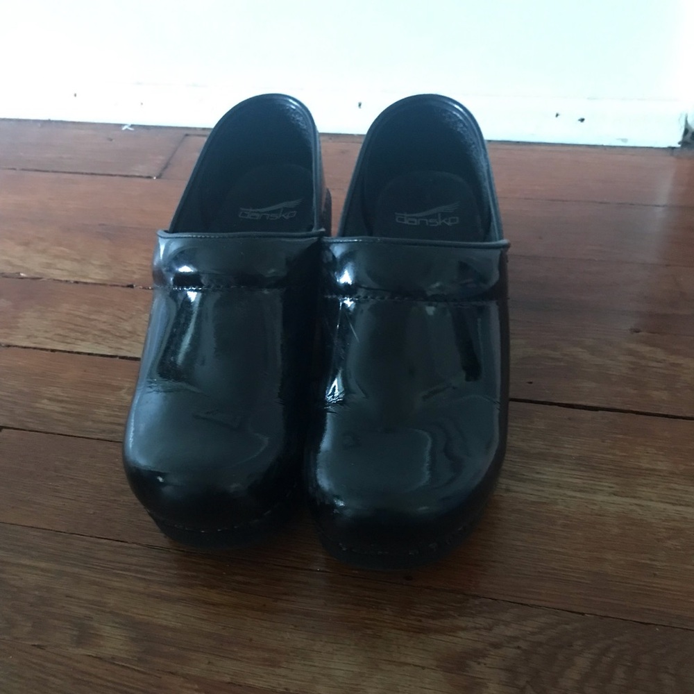 Dansko Womens Black Patent Clog Shoes